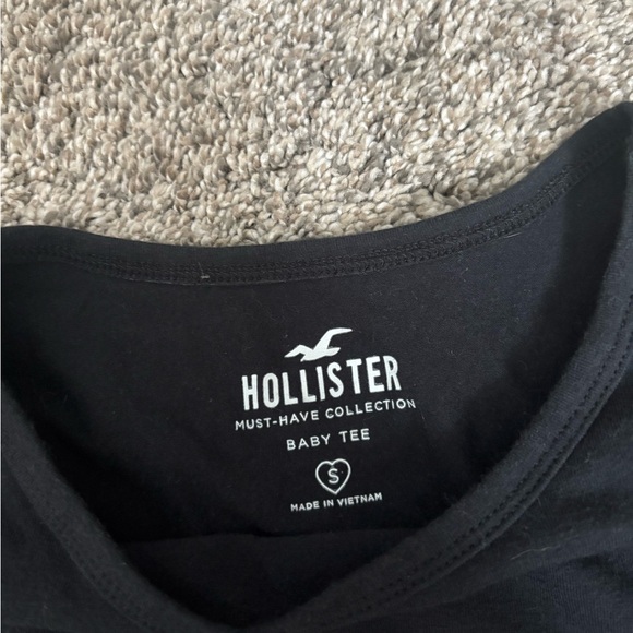 Hollister Black Short Sleeve Tee - Picture 2 of 4
